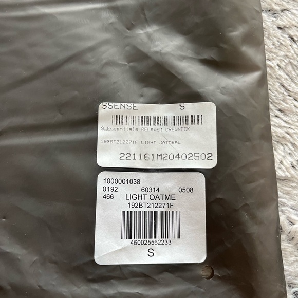 (SOLD) Essentials Fear of God Relaxed Crewneck - Picture 5 of 15